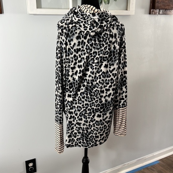 Sew in Love Leopard Print Stripe Sleeves Lightweight Hooded Top size XL - Picture 8 of 9